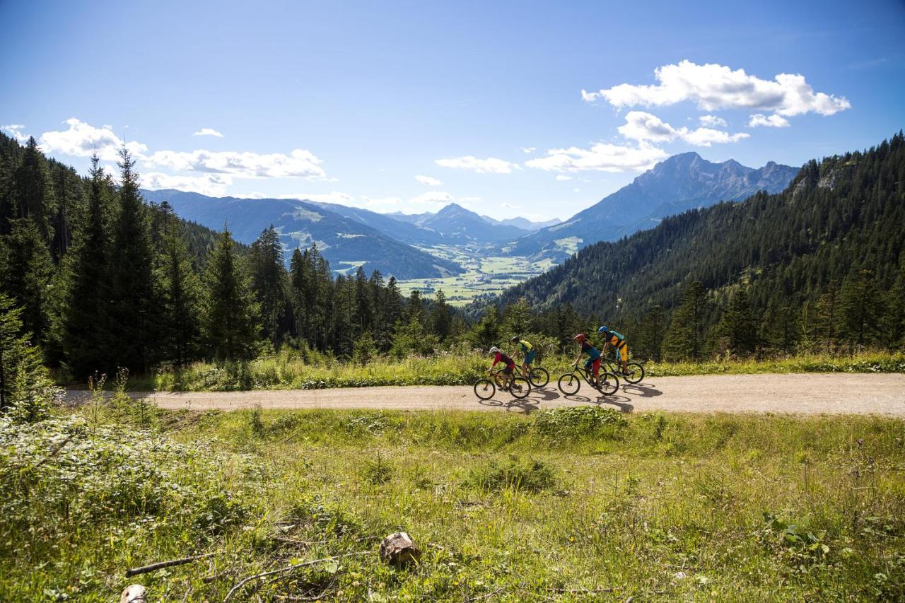 Hotel Gut Brandlhof Saalfelden Bagian luar foto